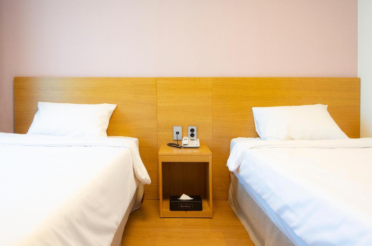 Sims Hotel Jeju Esterno foto