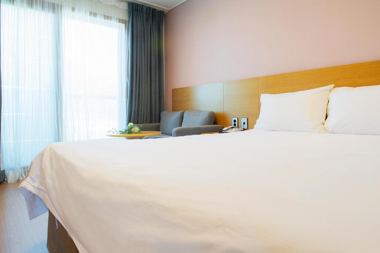 Sims Hotel Jeju Esterno foto