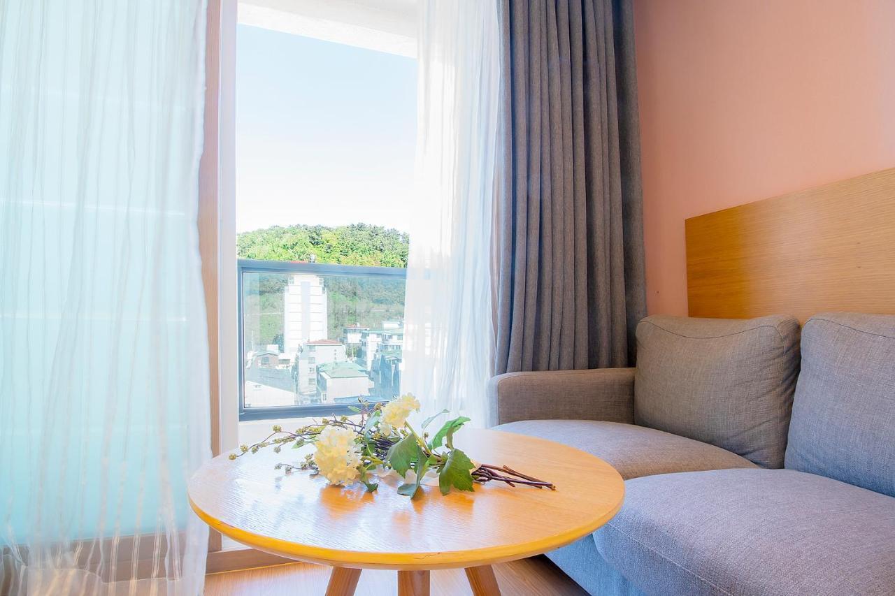 Sims Hotel Jeju Esterno foto