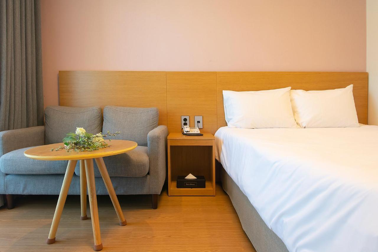 Sims Hotel Jeju Esterno foto