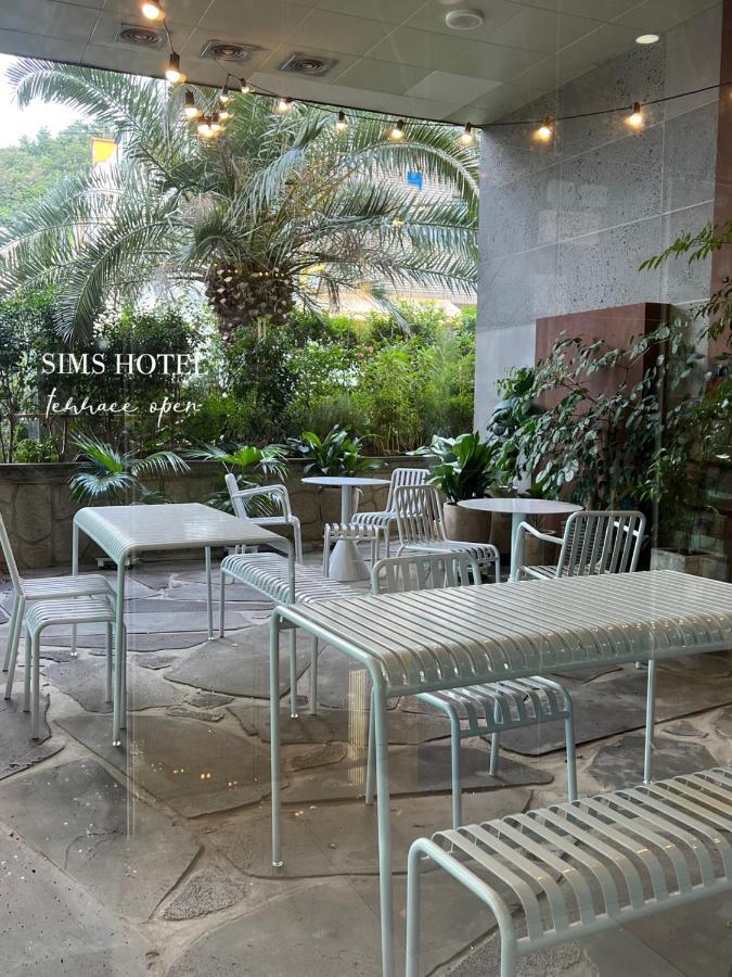 Sims Hotel Jeju Esterno foto